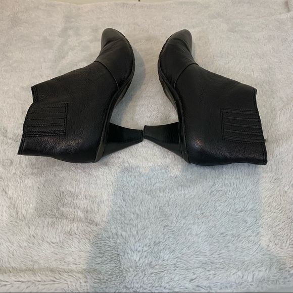 Kenneth Cole Real Leather Booties Size 8.5 Gorgeous on look like spats! - Picture 16 of 16